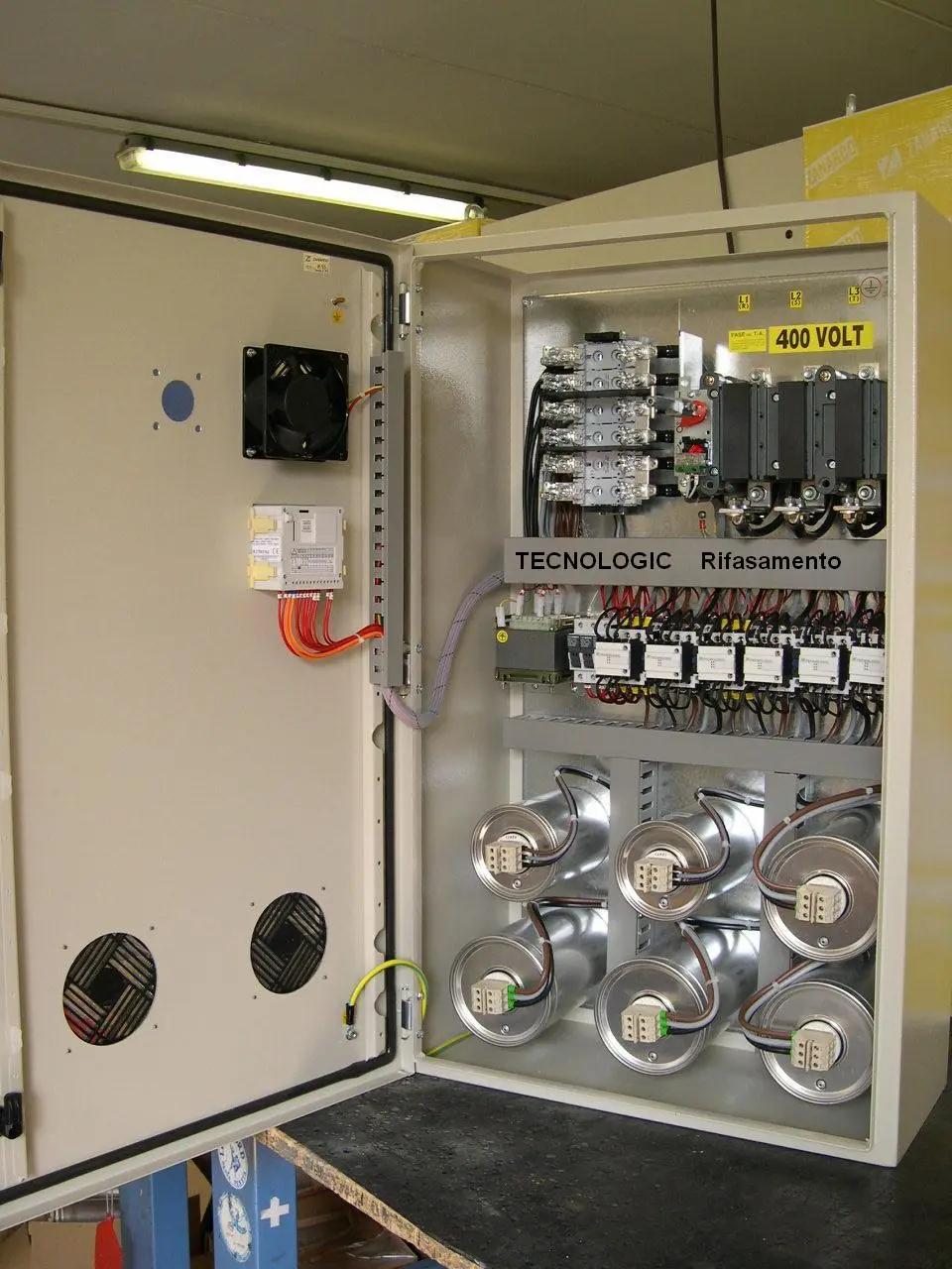 Automatic power factor correction capacitor panel
