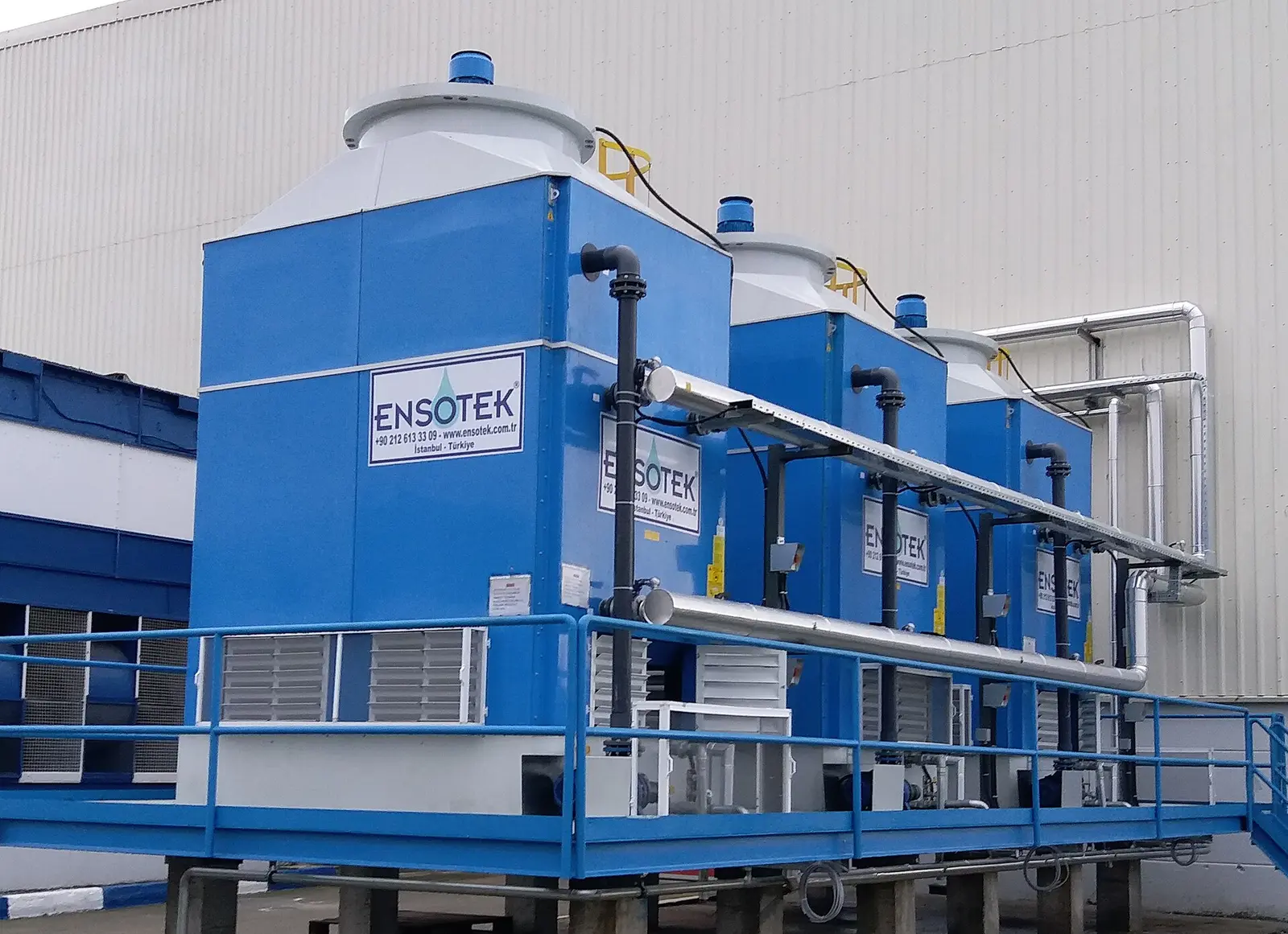 Closed-circuit cooling towers