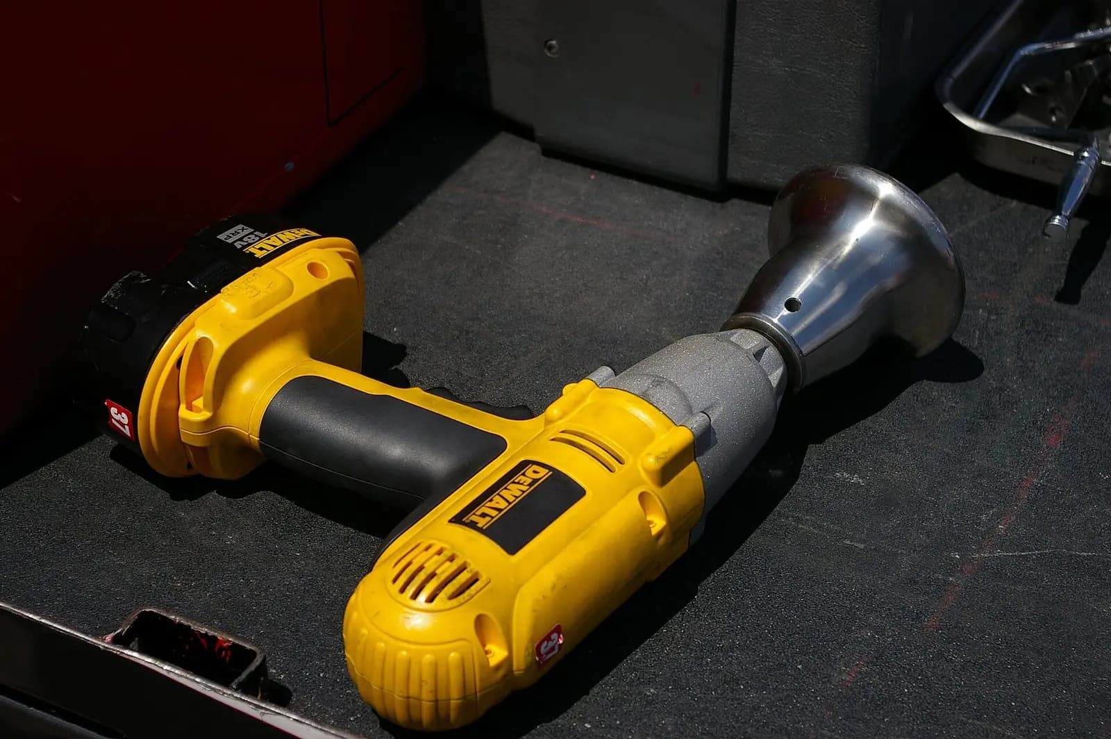 Cordless impact wrench