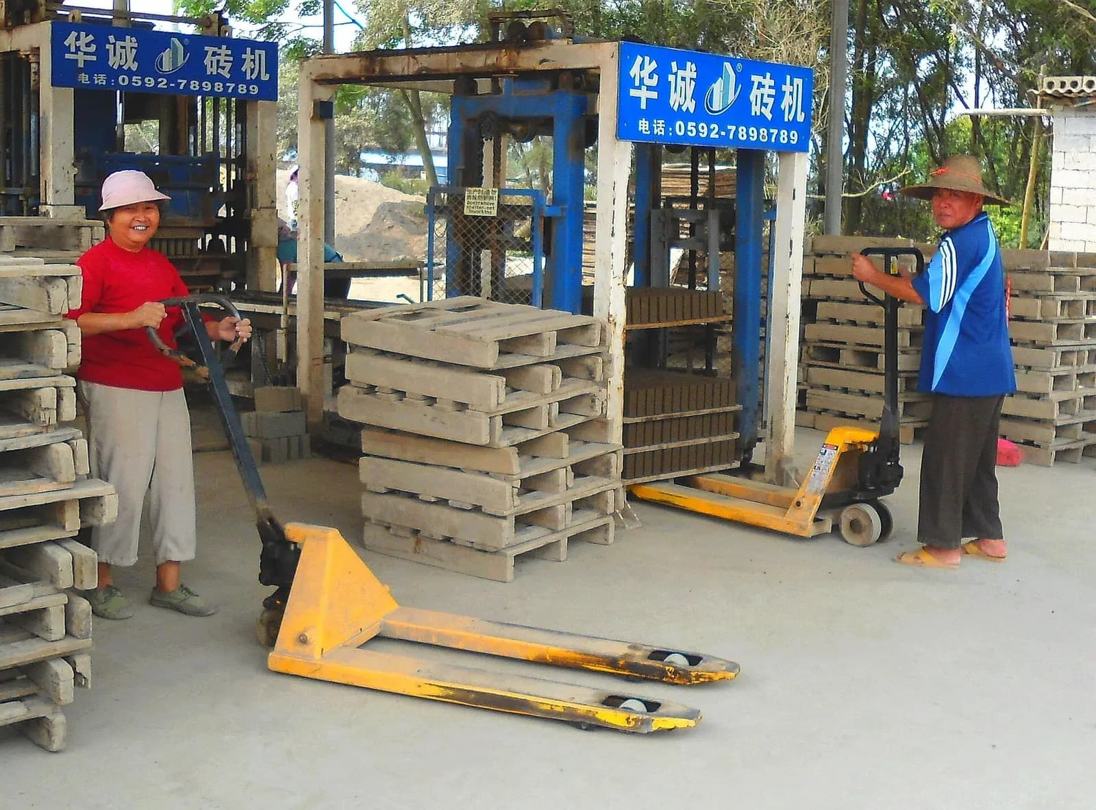 Hand pallet trucks in use