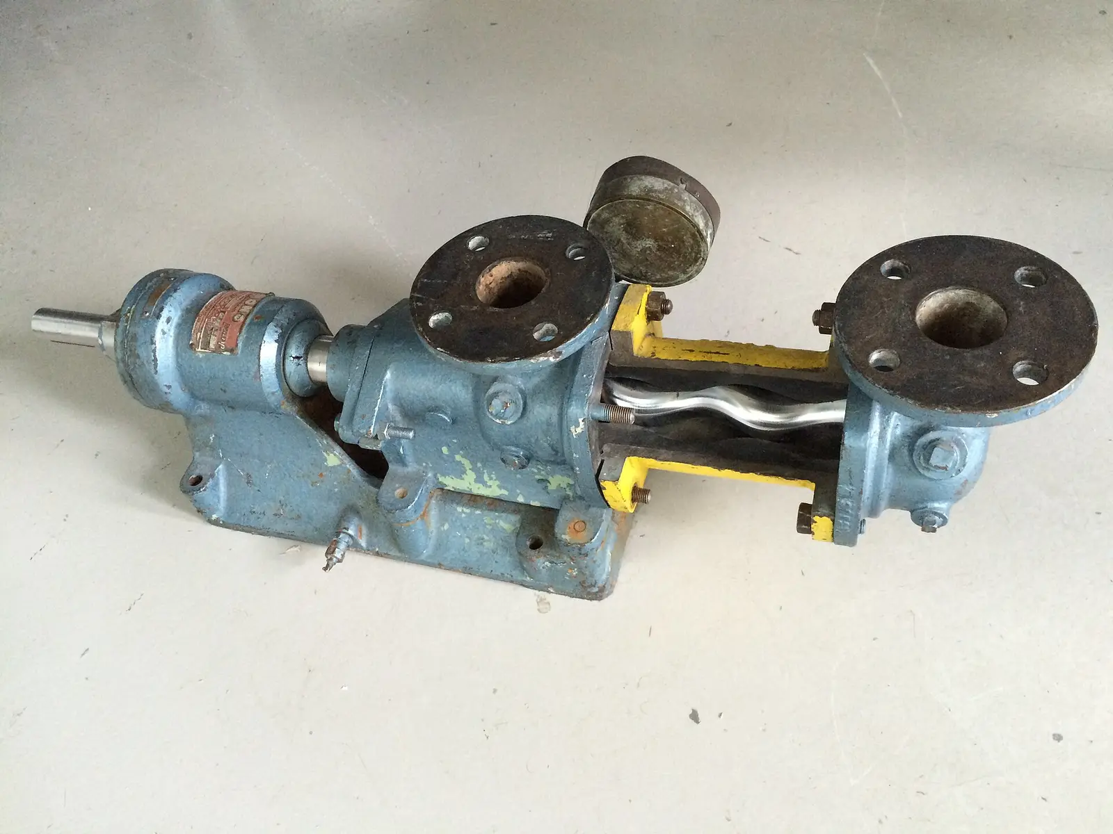 Progressive cavity pump, cut open to show the rotor