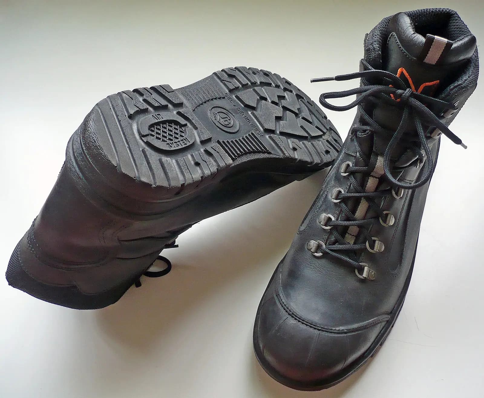 S3 safety boots