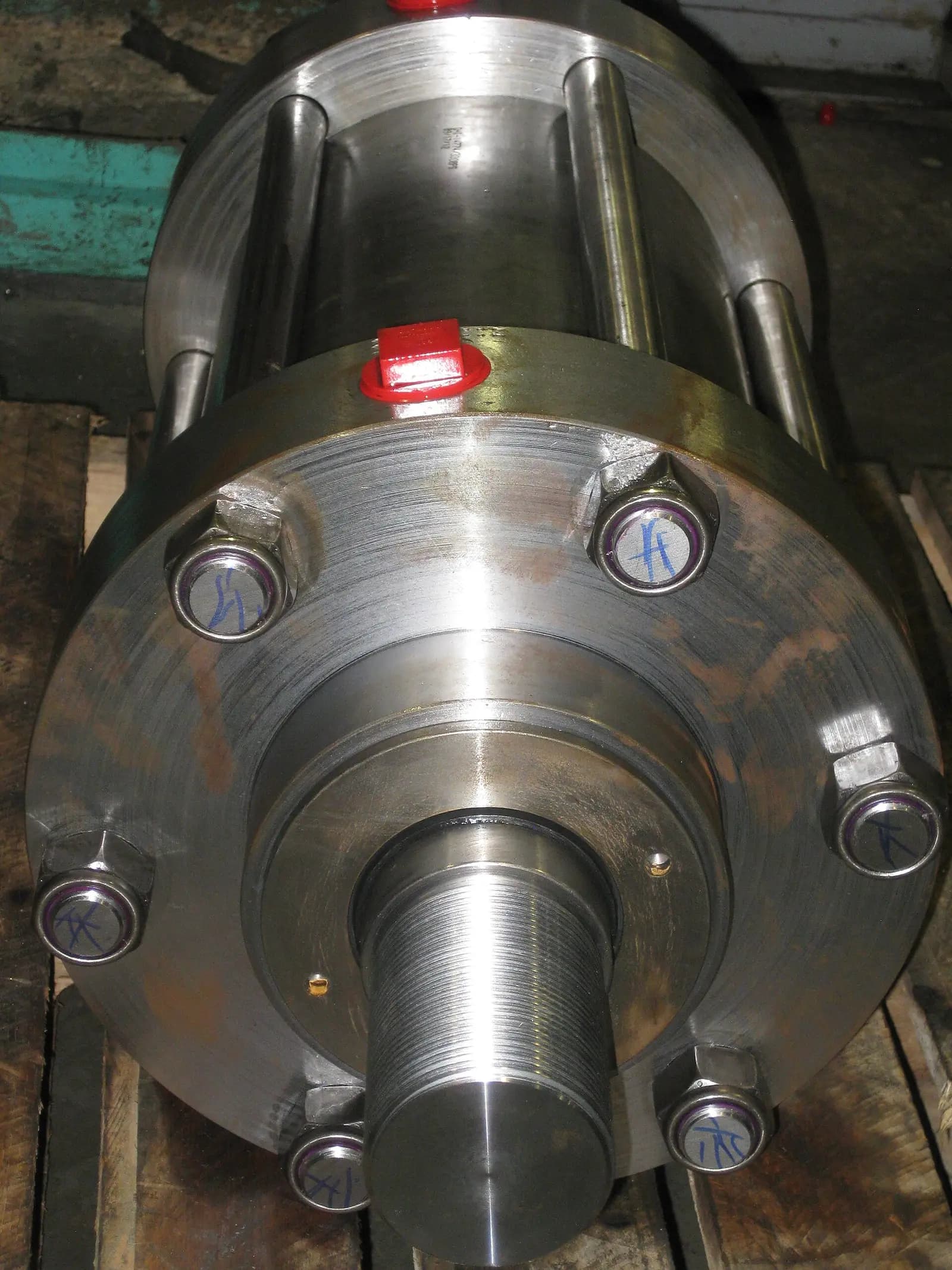 Tie-rod hydraulic cylinder
